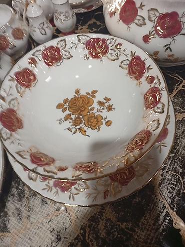 farfor nədir: Porcelain servis dəsti – qızılı və qırmızı güllü naxış Zərif detallı — 4