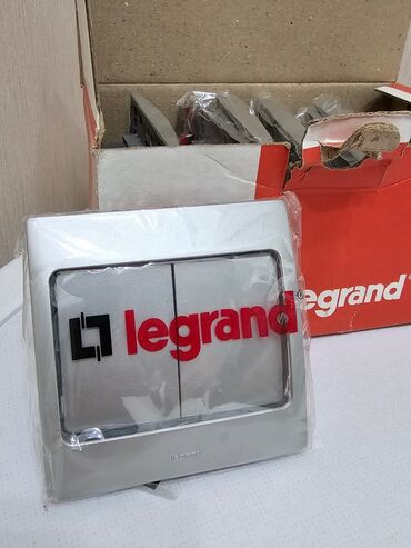 пассивное сетевое оборудование legrand: Продаю надёжные качественые электоро выключатели, фирмы Legrand и
