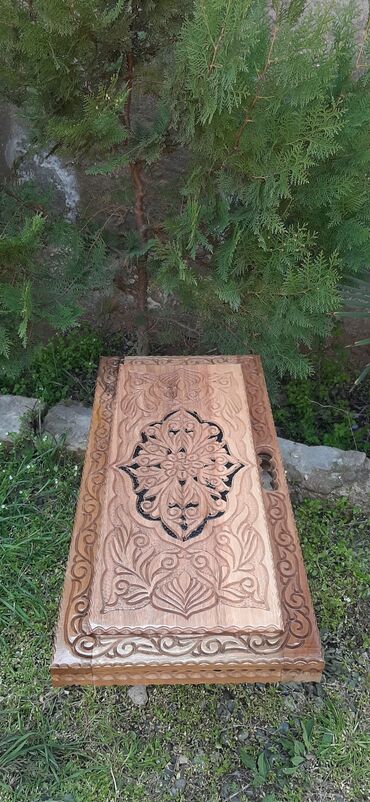 Nərdlər: Bu, təbii ağacdan hazırlanmış, əl işi nard taxtasıdır. Taxtanın səthi -da lalafo.az — 15 Nərdlər: Bu, təbii ağacdan hazırlanmış, əl işi nard taxtasıdır. Taxtanın səthi — 15