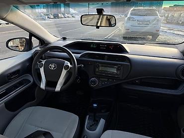 Toyota: Toyota Aqua: 2013 г., 1.5 л, Вариатор, Гибрид, Хэтчбэк — 8