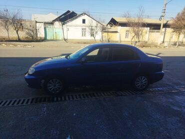 Другие автомобили: Седан синего цвета, компактный и экономичный. Кузов 4‑дверный — 1