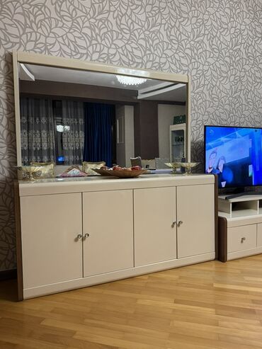Qonaq otağı dəstləri: Qonaq otağı üçün mebel dəsti Tərkibi: - Geniş güzgülü bufet: 4 — 2
