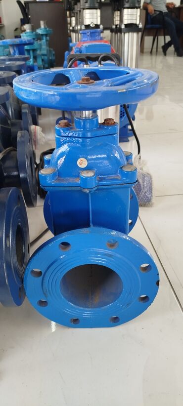 Nasoslar və hidroforlar: Sürgülü siyirtmə klapan (gate valve) – flanş birləşməli, əl çarxı ilə
