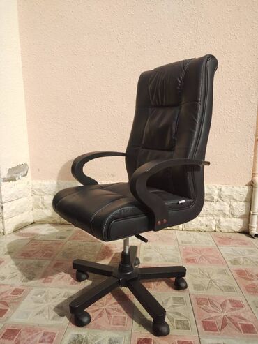 Ofis və oyun kresloları: Təkərli, Dəri