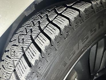 Зимние автомобильные шины 215/55 R17 94H, направленный рисунок