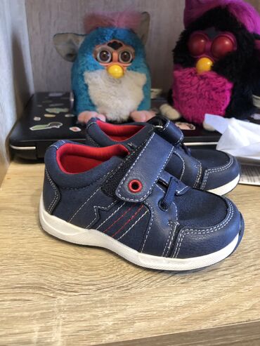 обувь для малышей: Продаются новые кроссовки на малыша размер 20 подойдет на 11 см