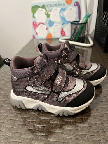 детская обувь для девочки: Осенняя обувь для девочки, размер 26. Покупали в Обувайке. Состояние