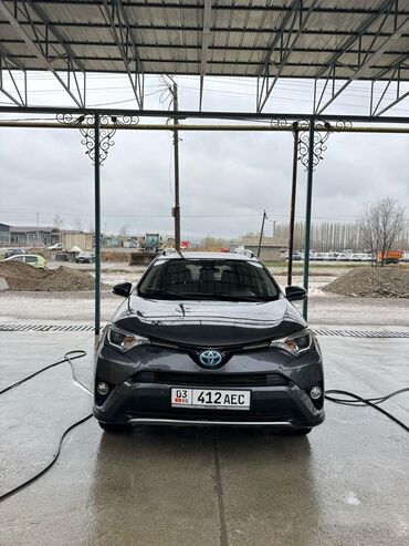 срочно срочно продам машину: Toyota : 2016 г., 2.5 л, Автоматические, Гибрид, Универсал