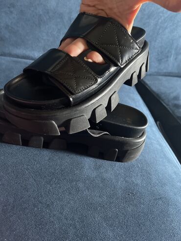 Женская обувь: Размер: 39, цвет - Черный, Б/у