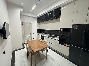 Mənzillərin satışı: İcarəyə verilir 3 otaqlı yeni tikili 140 m², 28 May m. Kateqoriya — 10