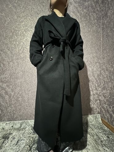 длинное трикотажное платье с капюшоном: Пальто, Классика, Зима, Длинная модель, С поясом, S