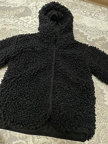 шерпа: Детская куртка-куртка из «шерпы»/букле с капюшоном, черного цвета. - — 1