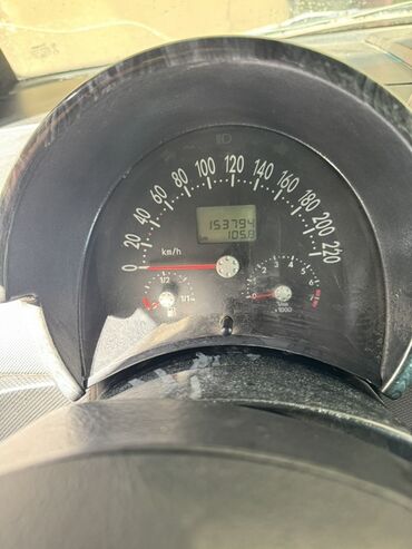 Volkswagen: Volkswagen New Beetle: 2000 г., 2 л, Автомат, Бензин, Хэтчбэк — 11