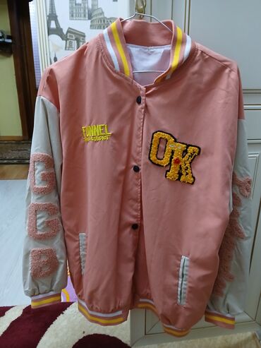 Пиджаки: Kollec stilində beysbol tipli jaket - Rəng: əsasən şaftalı/çəhrayı
