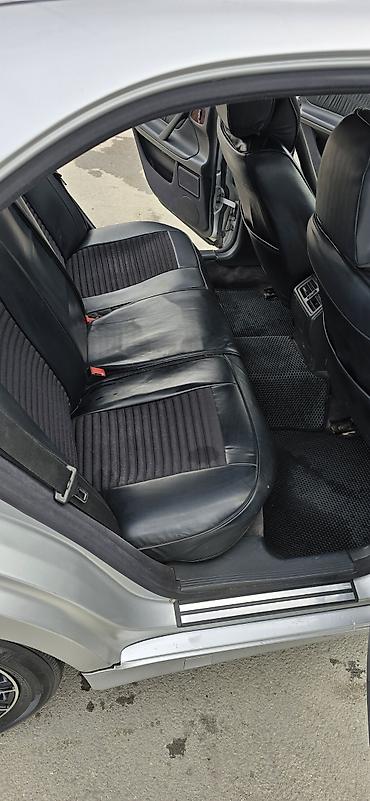 lexus ct 200: Mercedes-Benz E 320: 3.2 l | 2001 il Sedan — 10