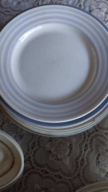 одноразовый посуда: Продам тарелки размер разный. Цена указана за 1 штуку. продаю только