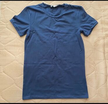 Köynəklər: Kişi Paltarları Satılır. 1 şəkil: razmer 44-46 (S-M); 8 AZN. 2 şəkil -da lalafo.az — 5 Köynəklər: Kişi Paltarları Satılır. 1 şəkil: razmer 44-46 (S-M); 8 AZN. 2 şəkil — 5