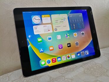 ipad 10 gen: Планшет, Apple, память 32 ГБ, 9" - 10", Wi-Fi, Б/у, Классический цвет - Серый