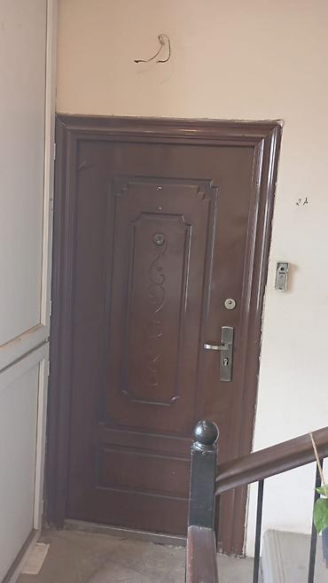qapi dekoru: Seyf qapi 95/210.Qiymet 100 azn sökulub tefil verilecek. Unvan Nizami — 2