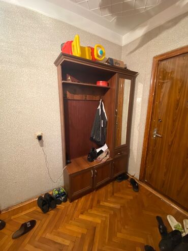шифоньер для спальни: İşlənmiş, Açılan, 5 qapı Düz dolab, Dəhliz dolabı