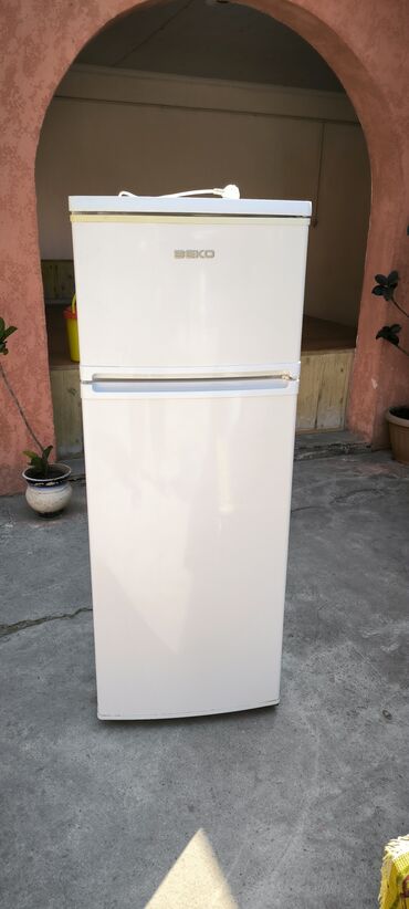 холод кж: Муздаткыч Beko, Оңдоо талап кылынат, Эки камералуу, 53 * 141 * 42