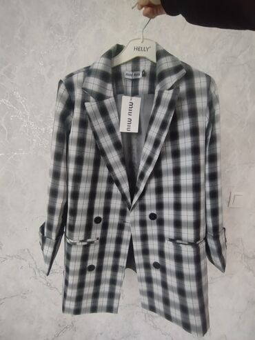 продажа пиджака: Продаю женский пиджак. Размер М. Цена: 1300 сом. Пиджак новый, ни разу