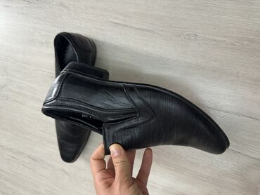 подставка для обувьи: Мужские кожаные туфли . Размер 40