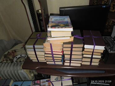 эпос манас стихи: Большая подборка книг, разложенных по стопкам и перевязанных лентами