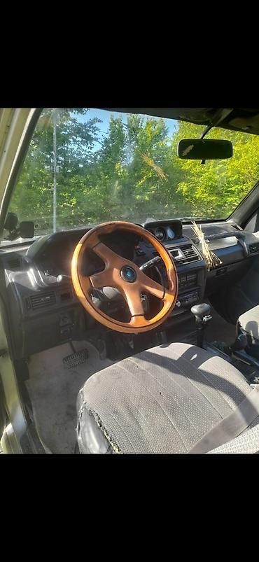 16 tekerler: Mitsubishi Pajero: 2.5 l | 1993 il 25 km Ofrouder/SUV — 4