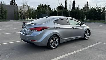 yan güzgülər s: Hyundai Elantra sedan – gümüşü rəng, xarici görünüşü dinamik xətlər və — 4