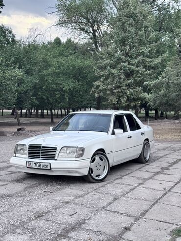 купить набор ключей force: Автомобиль Mercedes-Benz E-Class W124 белого цвета, классический седан