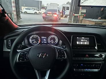 kia niro 2022: Hyundai Sonata: 2020 г. — 5