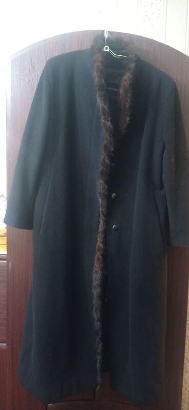 пальто черное: Продаю кашемировое пальто в хорошем состоянии. 52й размер. Лёгкий