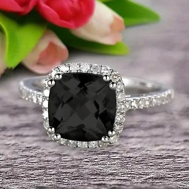 Prstenje: Vel:11
Cena:1000din — 2