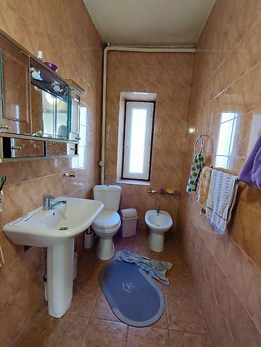 Продажа коттеджей и домов: 🏡 СРОЧНО! Продается 2-х этажный дом в престижном районе города Бишкек! — 5