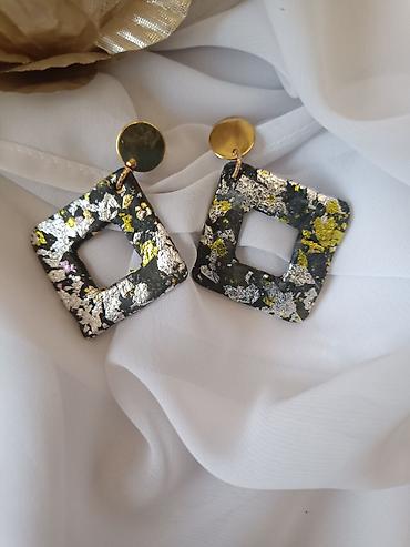 Minđuše: Ručno rađene mindjuse od gline sa unikatnim apstraktnim dezenom i — 19