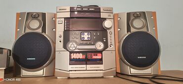 playstation 4 купить в баку: Samsung mini hi-fi musiqi mərkəzi və 2 ədəd akustik kolonka