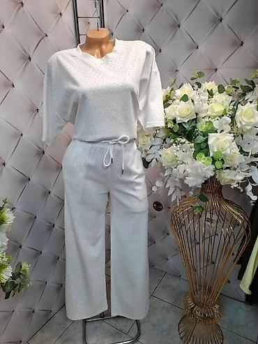 lezer sasvim: Ženski komplet – majica i pantalone sa sitnim sjajnim tačkicama - — 7
