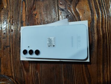телефон fly evo: Samsung Galaxy A55, 128 ГБ, цвет - Белый, Отпечаток пальца