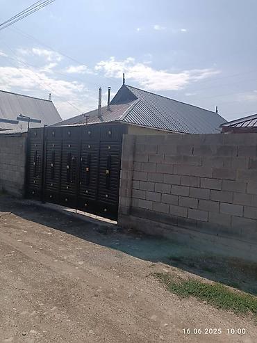 Продажа коттеджей и домов: Продается жилой дом с двором и хозпостройками. Описание объекта — 1