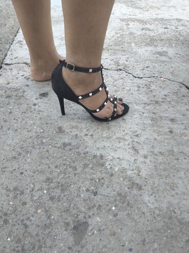 Women's Footwear: Sandals, 40