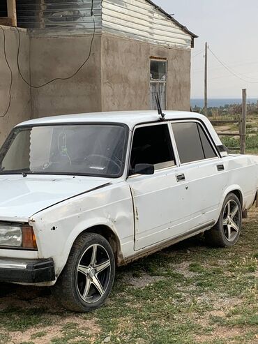 Продажа авто: Автомобиль ВАЗ (LADA) с механической коробкой передач. Салон обшит