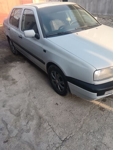 Volkswagen: Volkswagen Vento: 1994 г., 1.8 л, Механика, Бензин, Седан — 17
