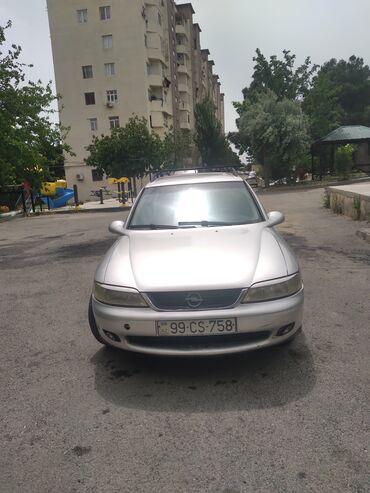 opel korsa: Opel Vectra: 2 l | 1999 il 270 km Universal