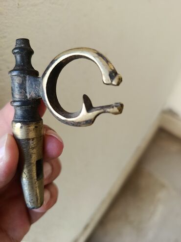 Özü yapışan divar kağızları: Qədimi samovar lüləyi yaşı coxdu
