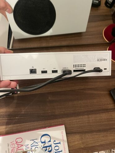Xbox Series S: Xbox Series S oyun konsolu Xüsusiyyətlər: - Rəqəmsal (disksiz) model — 3