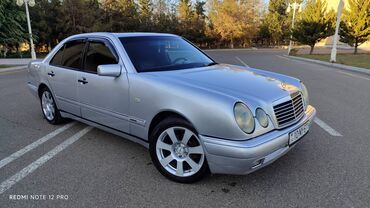 Mercedes-Benz E 220: 2.2 l | 1999 il Sedan