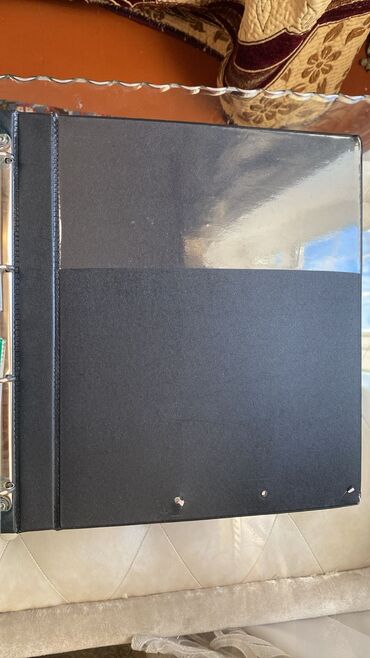 Qovluqlar və fayllar: Albom 71 ədə list və 76 ədəd milli, rus və xarici əskinaslar. Qiymət — 2