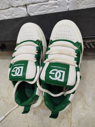 Krasofkalar və idman ayaqqabıları: Dolce&Gabbana orijinal ayaqqabı satılır.4-5 dəfə geyilib.Orijinal -da lalafo.az — 5 Krasofkalar və idman ayaqqabıları: Dolce&Gabbana orijinal ayaqqabı satılır.4-5 dəfə geyilib.Orijinal — 5
