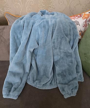 xez derililer: LIANG.KELA markalı xəz effektli kapüşonlu jaket - Rəng: açıq mavi - — 4
